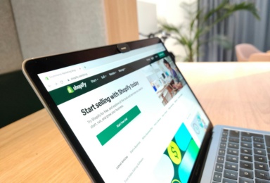 How an E-commerce Development Agency Achieved 7x ROI Through Highly Targeted Lead Generation